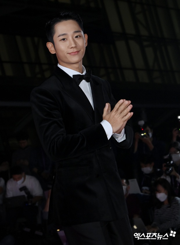 Thảm đỏ lễ trao giải APAN Star Awards 2022: Song Joong Ki dẫn đầu dàn mỹ nam - Ảnh 4.