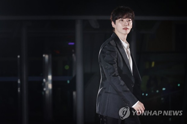 Thảm đỏ lễ trao giải APAN Star Awards 2022: Song Joong Ki dẫn đầu dàn mỹ nam - Ảnh 3.