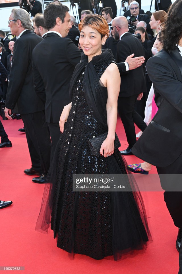 Thảm đỏ bế mạc LHP Cannes 2023: Phạm Băng Băng như “thiên nga đen”, Orlando Bloom và gia đình đạo diễn Trần Anh Hùng nổi bật giữa dàn sao - Ảnh 16.