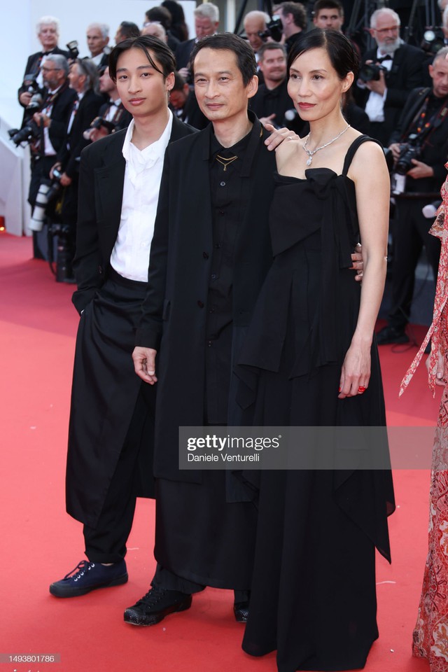 Thảm đỏ bế mạc LHP Cannes 2023: Phạm Băng Băng như “thiên nga đen”, Orlando Bloom và gia đình đạo diễn Trần Anh Hùng nổi bật giữa dàn sao - Ảnh 11.