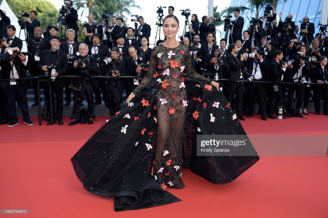 Thảm đỏ bế mạc LHP Cannes 2023: Phạm Băng Băng như “thiên nga đen”, Orlando Bloom và gia đình đạo diễn Trần Anh Hùng nổi bật giữa dàn sao - Ảnh 22.