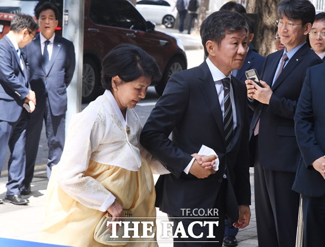 Bạn thân Son Ye Jin dẫn đầu dàn sao đổ bộ đám cưới ái nữ gia tộc Hyundai và con trai phát thanh viên MBC - Ảnh 11.