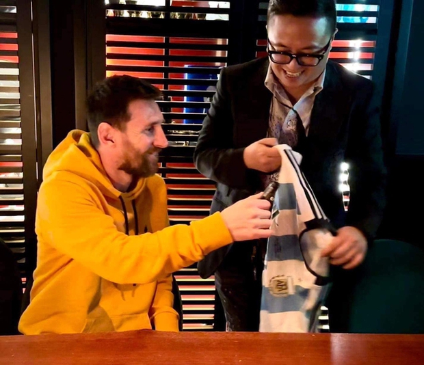 Doanh nhân đi cùng Jack sang Pháp yêu cầu gỡ MV, thẳng thắn: Em nghĩ bao nhiêu tiền mà đòi mời Messi đóng MV? - Ảnh 2.