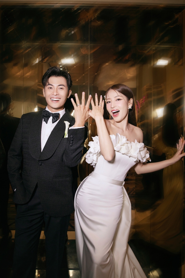 Ảnh full HD đám cưới Puka và Gin Tuấn Kiệt: Cô dâu chú rể quá đẹp đôi, lụi tim trước loạt khoảnh khắc ngọt ngào được công bố - Ảnh 5.