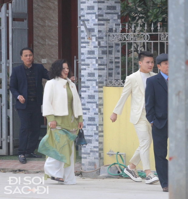 Độc quyền: Quang Hải diện suit trắng bảnh bao đi hỏi cưới Chu Thanh Huyền - Ảnh 8.