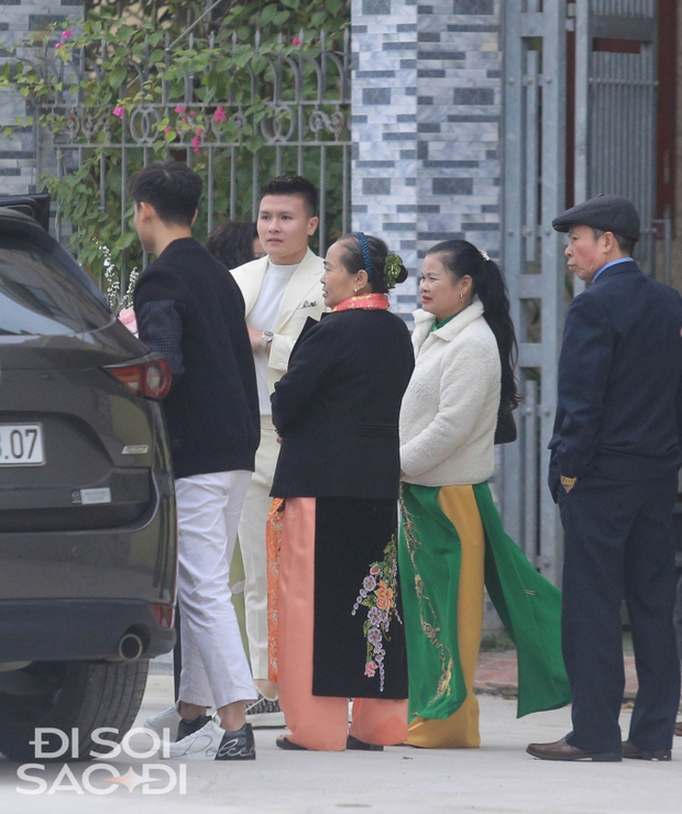 Độc quyền: Quang Hải diện suit trắng bảnh bao đi hỏi cưới Chu Thanh Huyền - Ảnh 7.